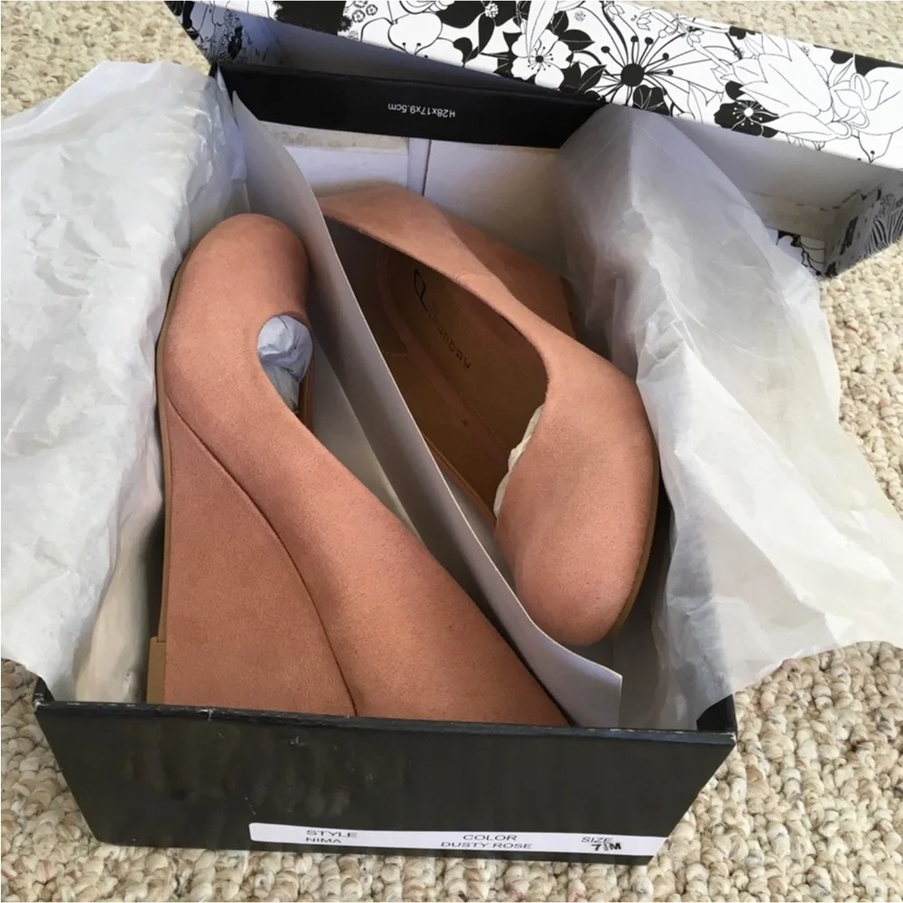 NWT Pima Wedge Heels from CL by Laundry